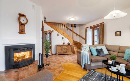 PRODÁNO – Krásný dům i chalupa 4+kk s bazénem