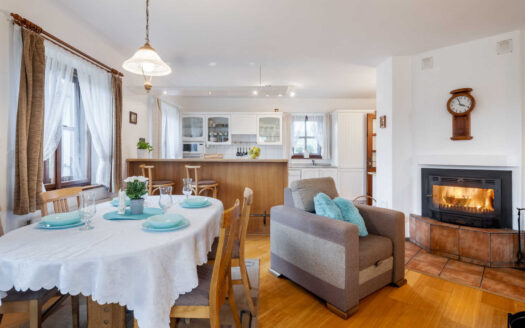 PRODÁNO – Krásný dům i chalupa 4+kk s bazénem