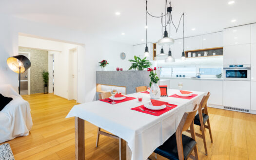 PRODÁNO – Luxusní byt 4+kk s garáží a zahradou, 132 m2, Praha 6 – Ruzyně