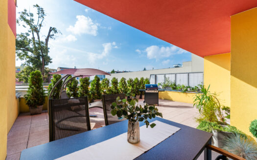 PRODÁNO – Byt 2+kk s obrovskou terasou v novostavbě, 105 m2, Benešov