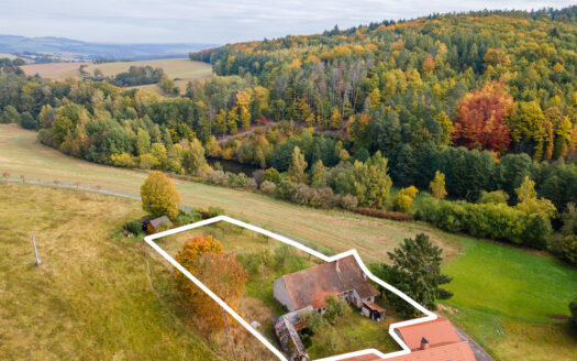 PRODÁNO – Na samotě u lesa: Půl akru pozemku ve Středočeském kraji (Klokočná)