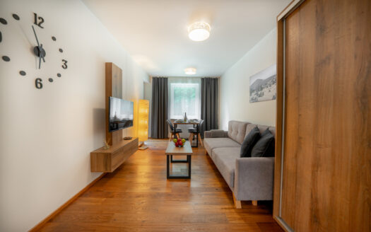 NA PRODEJ – Prémiový horský apartmán (ateliér) 2+1 v resortu s wellness, Vrchlabí