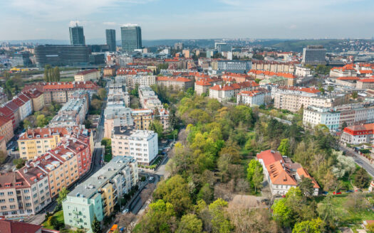 PODNAJMUTO – Podkroví kancelářské a konferenční prostory: Divadlo na Jezerce, Praha 4