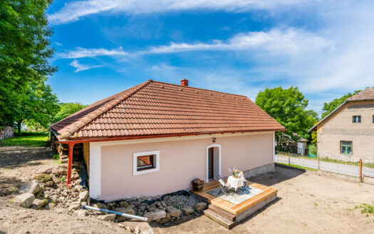 PRODÁNO – Chalupa po kompletní rekonstrukci: Rekreace i trvalé bydlení s horským nádechem ve Středočeském kraji