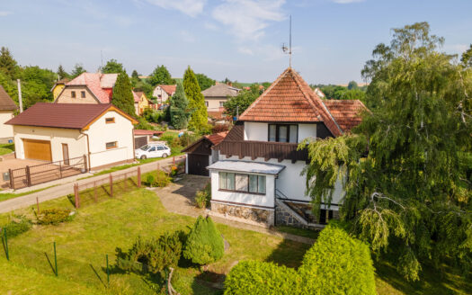 PRODÁNO – Velký rodinný dům 3+1 se vzrostlou zahradou u Benešova je ideálním adeptem na rekonstrukci