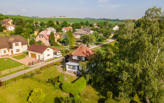 PRODÁNO – Velký rodinný dům 3+1 se vzrostlou zahradou u Benešova je ideálním adeptem na rekonstrukci