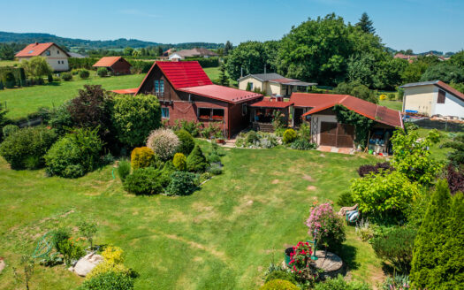 PRONAJMUTO – Rodinný dům s garáží v obci Sedlec-Prčice s rozlehlým pozemkem