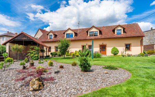 PRODÁNO – Pěkně zrekonstruovaný rodinný dům 5+1 s nádhernou zahradou, Okrouhlice