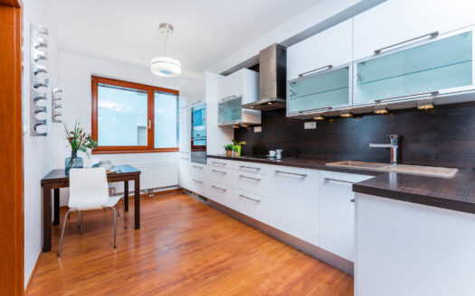 PRODÁNO – Vzdušný byt 2kk s terasou, na které se dá i tancovat, Letňany