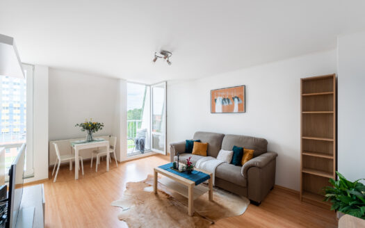 PRODÁNO – Prostorný byt 2kk se 4 balkóny a sklepním kójí, Rajská zahrada