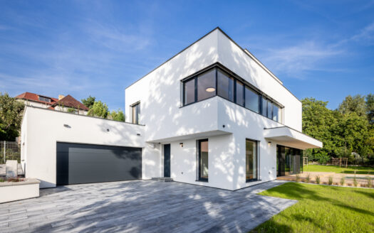 PRODÁNO – Zbrusu nová luxusní vila 7+kk v Říčanech, nejžádanější lokalitě Česka