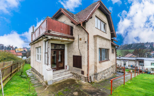 PRODÁNO – Rodinný dům 4+1 se zahradou v Senohrabech