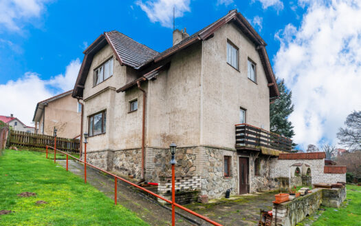 PRODÁNO – Rodinný dům 4+1 se zahradou v Senohrabech