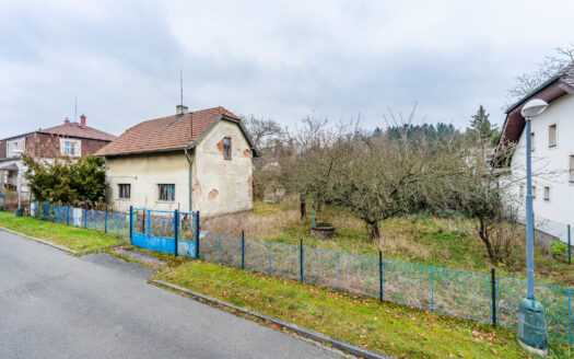 PRODÁNO – Stavební pozemek 800 m2 v Říčanech s možností postavit již naprojektovaný dům o 2 bytech