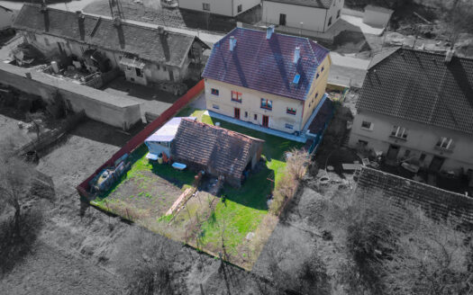 PRODÁNO – Dvojdomek se 2 vstupy a velkým potenciálem, pozemkem 730m2, Koleč u Prahy