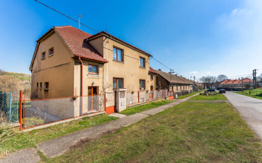 PRODÁNO – Dvojdomek se 2 vstupy a velkým potenciálem, pozemkem 730m2, Koleč u Prahy