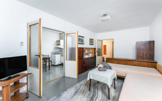 PRODÁNO – Byt 2+1 se 2 lodžiemi a sklepem, Vršovice