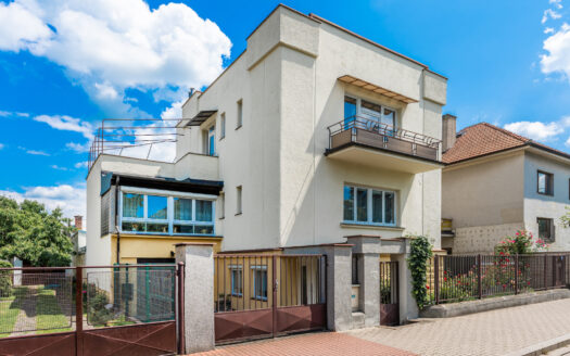 PRODÁNO – Prvorepubliková vila s okrasnou zahradou, 874m2, Poděbrady