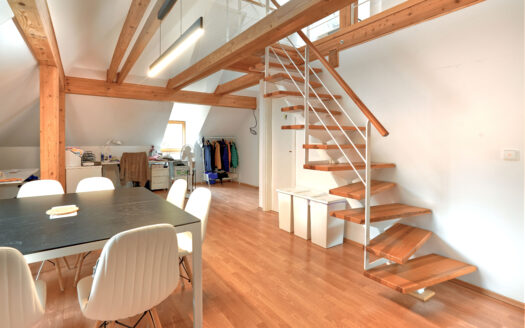 PODNAJMUTO – Podkroví kancelářské a konferenční prostory: Divadlo na Jezerce, Praha 4