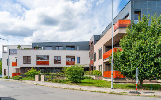 PRODÁNO – Luxusní Byt 3+kk v Újezdu u Průhonic: Ideální Místo pro Moderní Bydlení