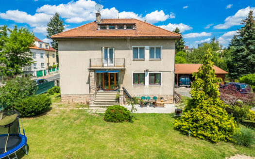 PRODÁNO – Ideální 1/2 domu s velkým pozemkem, Hodkovičky