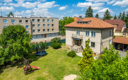 PRODÁNO – Ideální 1/2 domu s velkým pozemkem, Hodkovičky