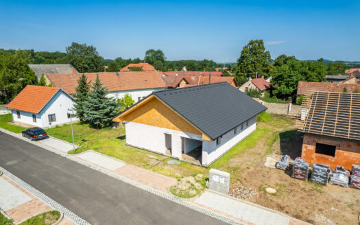 NA PRODEJ – Krásný bungalov 4+kk, 139 m2, Všestudy