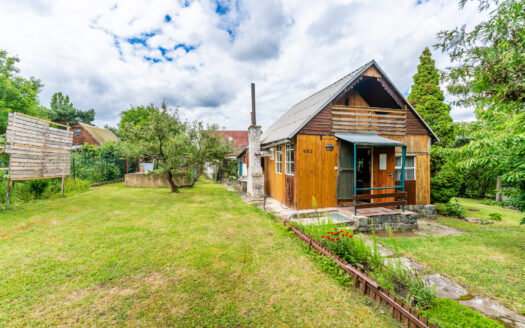 PRODÁNO – Rekreační chata v pražských Řeporyjích se zahradou