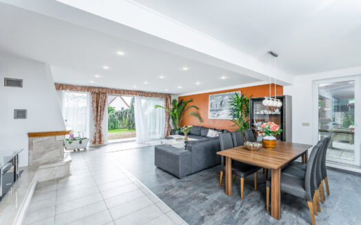 PRODÁNO – Ideální polovina rodinného domu 6+kk se zahradou, Stránčice