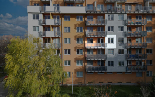 PRODÁNO – Byt 2+kk s balkónem a parkovacím stáním, Libuš