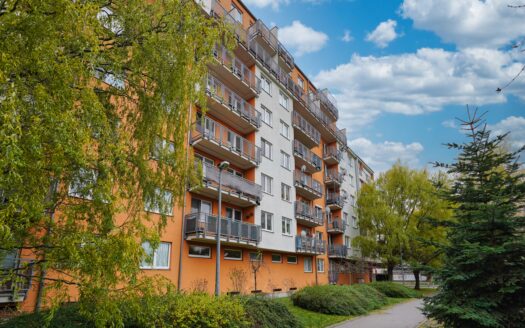 PRODÁNO – Byt 2+kk s balkónem a parkovacím stáním, Libuš